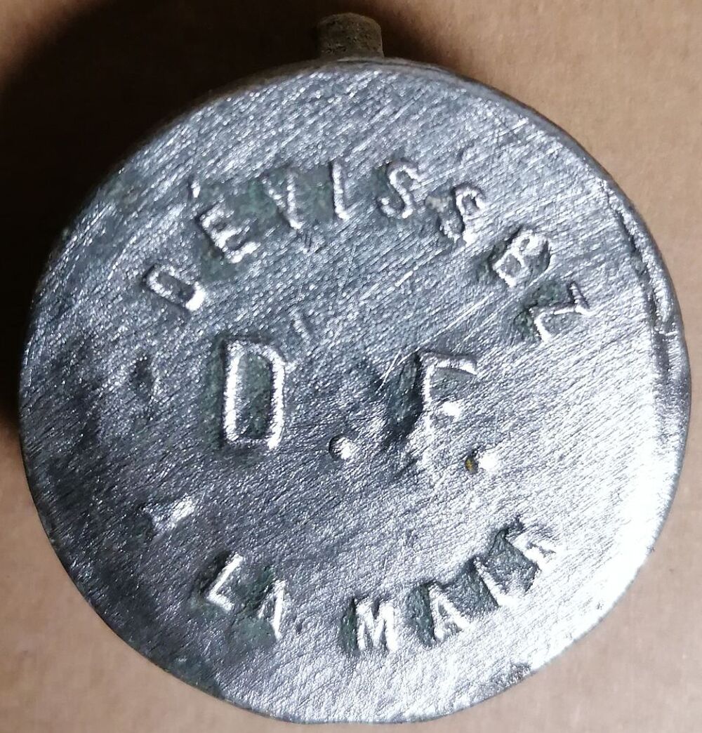 Bidon d'essence Automobiline Desmarais. 