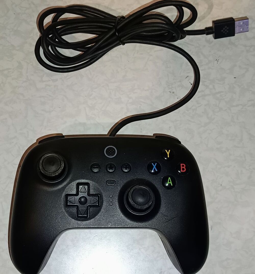 Manette 8Bitdo Ultimate Noire Filaire Noire pour PC Windows Consoles et jeux vidéos