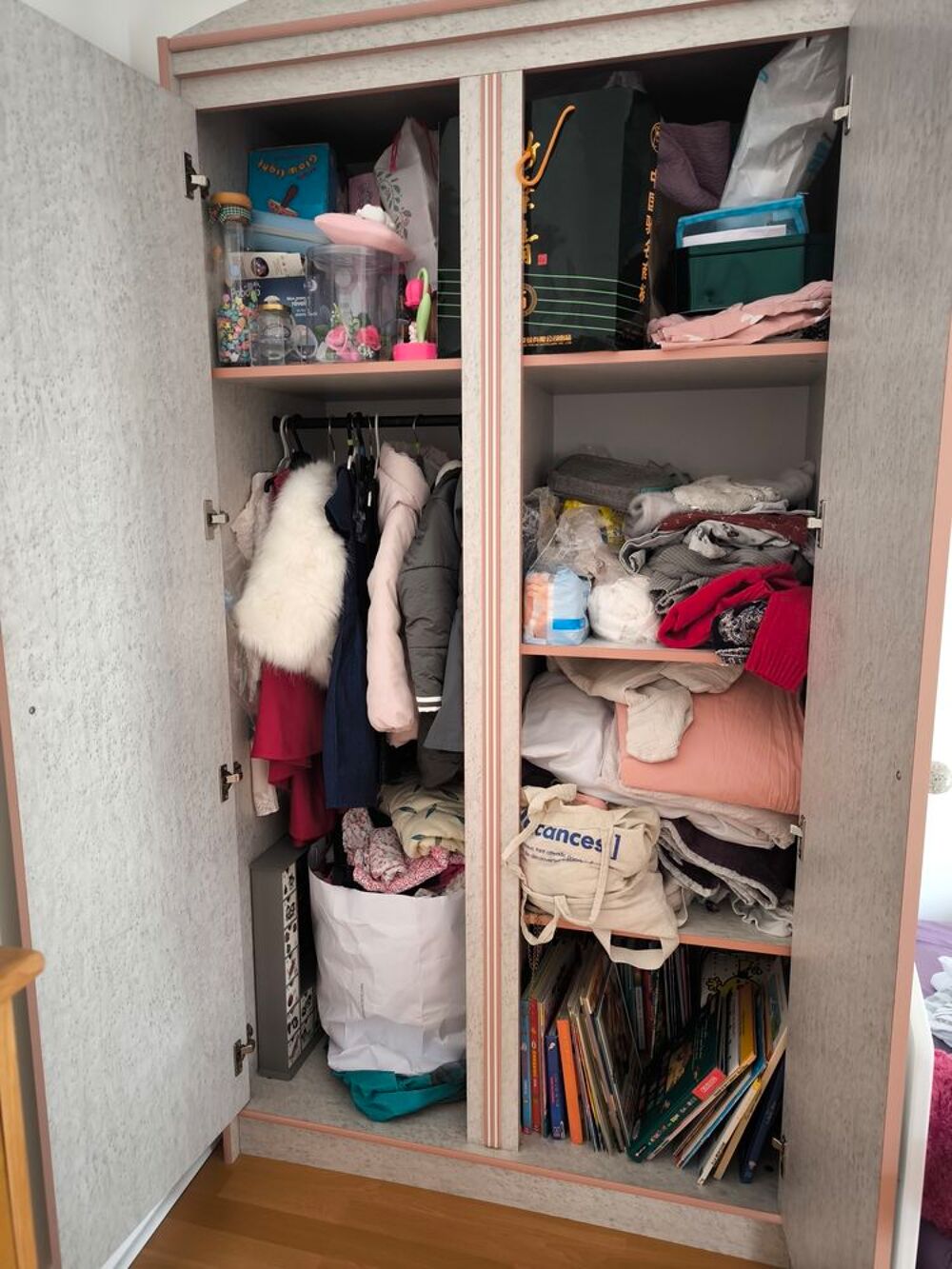 ARMOIRE BON ETAT L103.5 * P56.5 * H202.5
Meubles