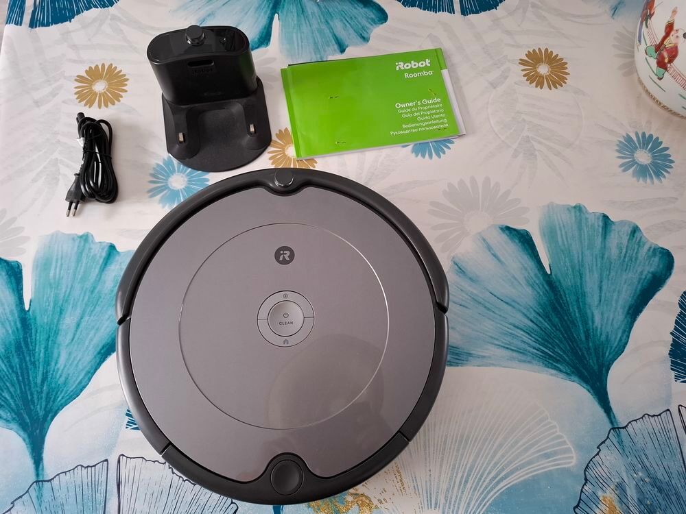 Aspirateur robot IROBOT ROOMBA Electroménager