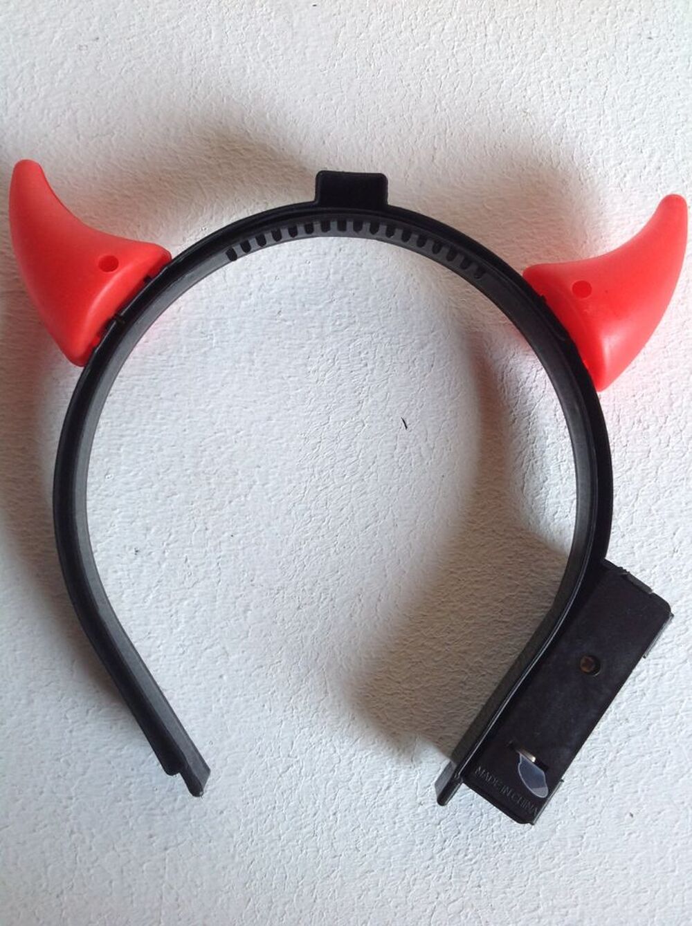 D&Eacute;GUISEMENT LOT SERRE T&Ecirc;TE DIABLE AVEC PILE Envoi Possible
Jeux / jouets