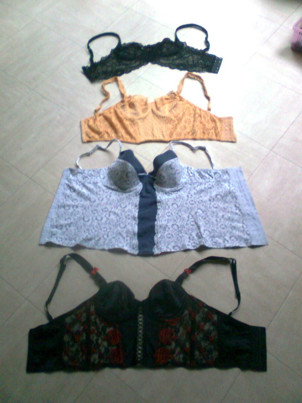 Soutien gorge , bustier , lingerie ... Vêtements