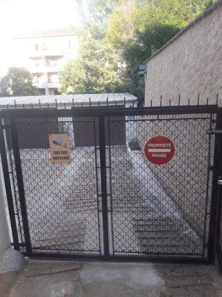  Parking / Garage � louer 20 m� Metz