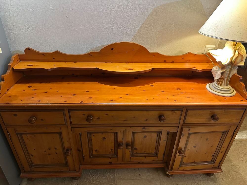 Buffet bas pin massif num&eacute;rot&eacute; Meubles