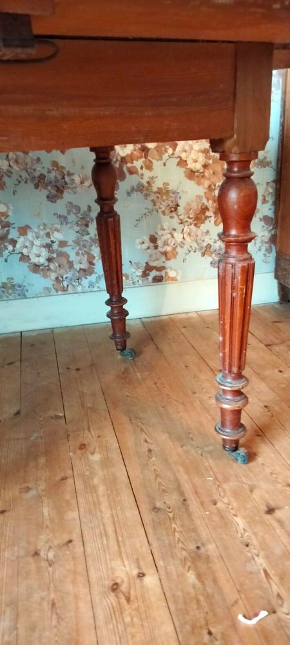 Table ovale roulante Meubles