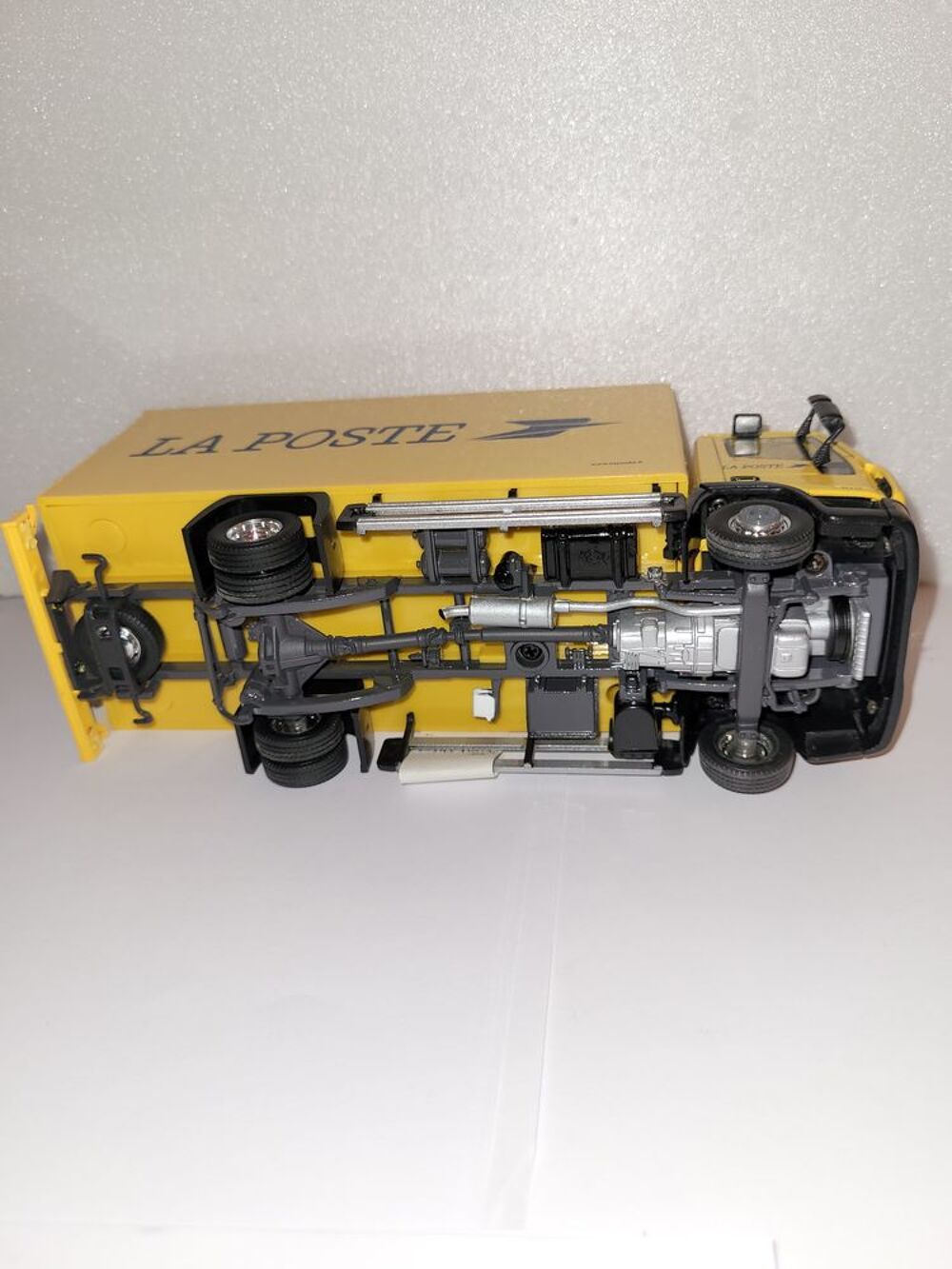 CAMION DE LA POSTE 