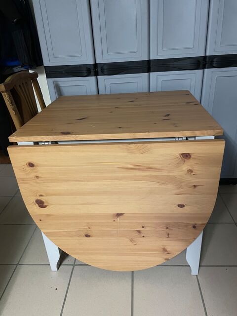 Table en bois extensible avec pieds blancs 0 Saint-Georges-de-Didonne (17)