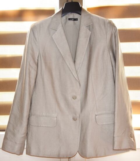 T46. VESTE crme. En Lin. Autre ton. Trs bon tat 20 Gujan-Mestras (33)