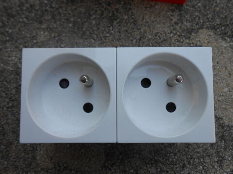 PRISES DOUBLES LEGRAND 77142 2P+T 16 AMP�RES   (66) 10 Vend�me (41)
