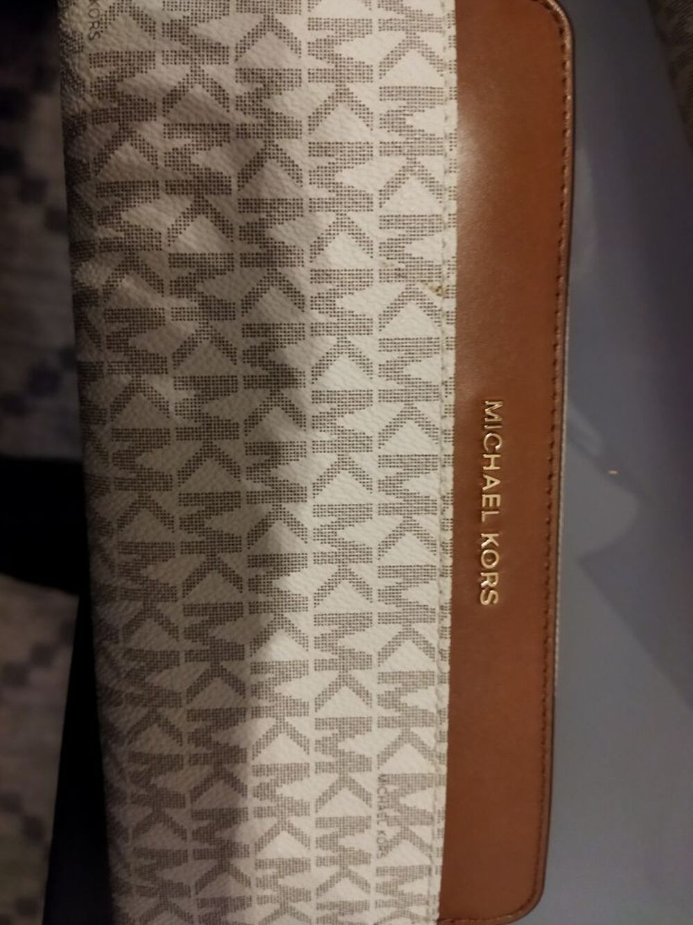 Bonjour magnifique sac de marque Micka&euml;l Kors 
Maroquinerie