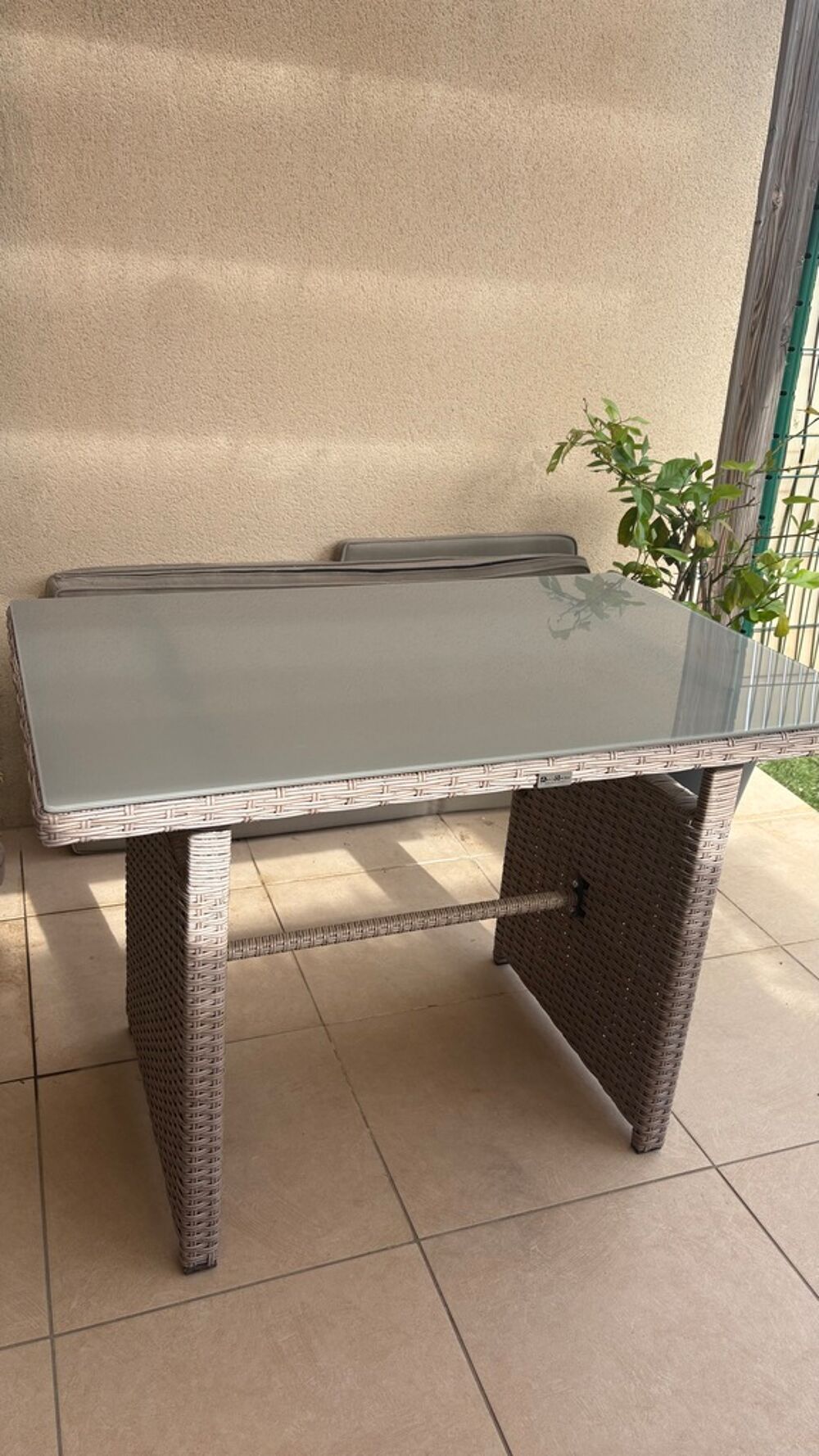 Table de jardin effet rotin avec plateau en verre Meubles
