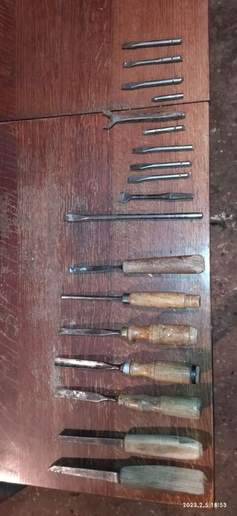 Lot de 18 Gouges et ciseaux  bois 200 Saint-Beauzly (12)