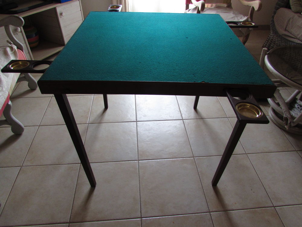 TABLE DE Bridge
Meubles