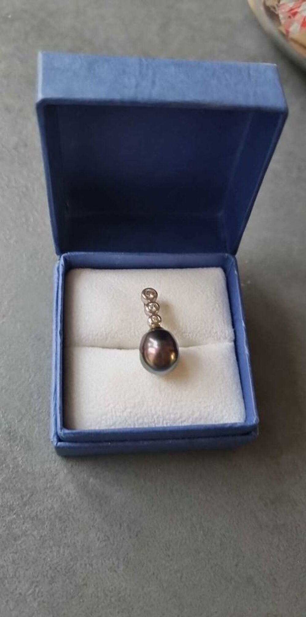 Tr&egrave;s joli pendentif en argent et perle de tahiti Bijoux et montres
