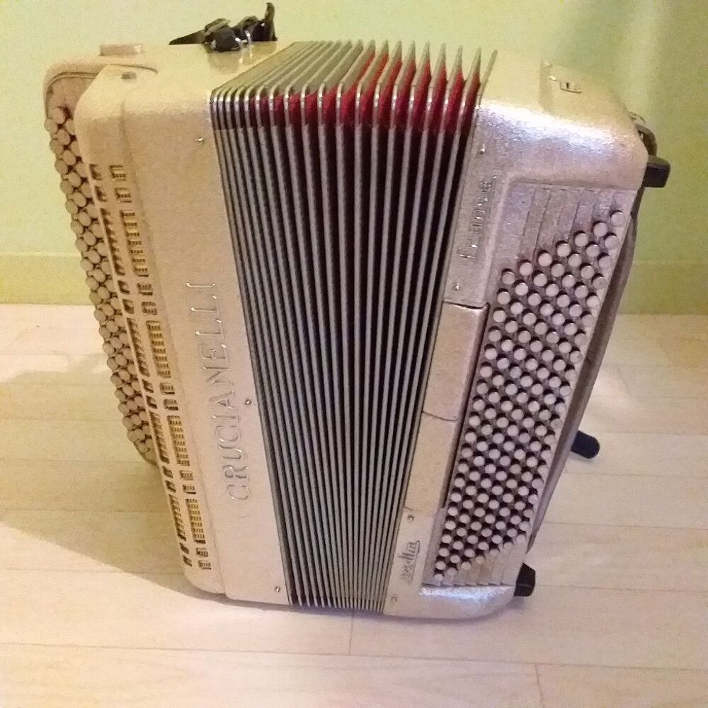 ACCORD&Eacute;ON CHROMATIQUE CRUCIANELLI Instruments de musique