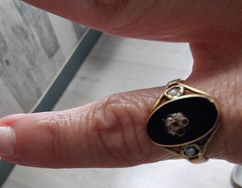 Bague ancienne en or et onyx avec petites perles 400 Taverny (95)