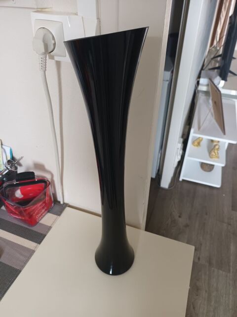 Vase noir en verre 4 Angers (49)