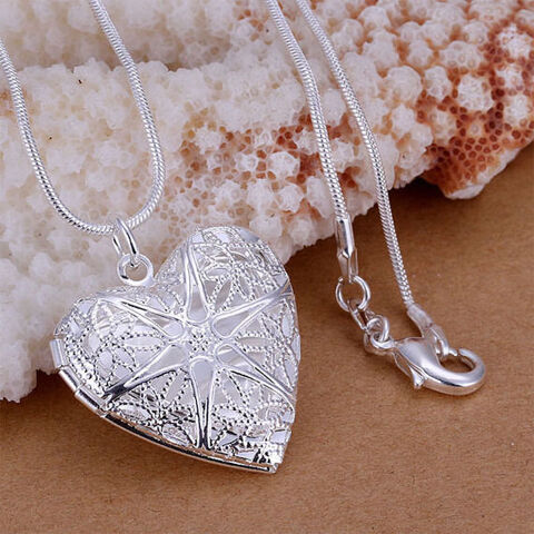 Joli petit pendentif, porte-photo ciselé argent .925
Six-Fours-les-Plages (83)