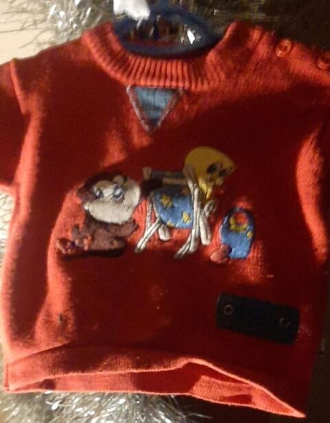 Pull manches longues marque looney tunes 1 Tourcoing (59)