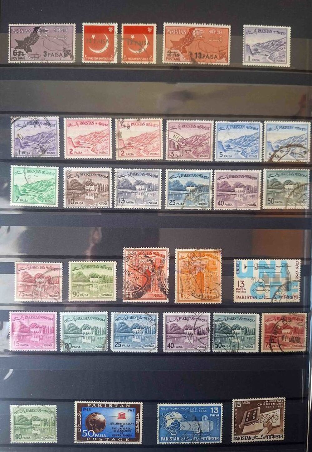 S&eacute;rie de timbres de collection du Pakistan 