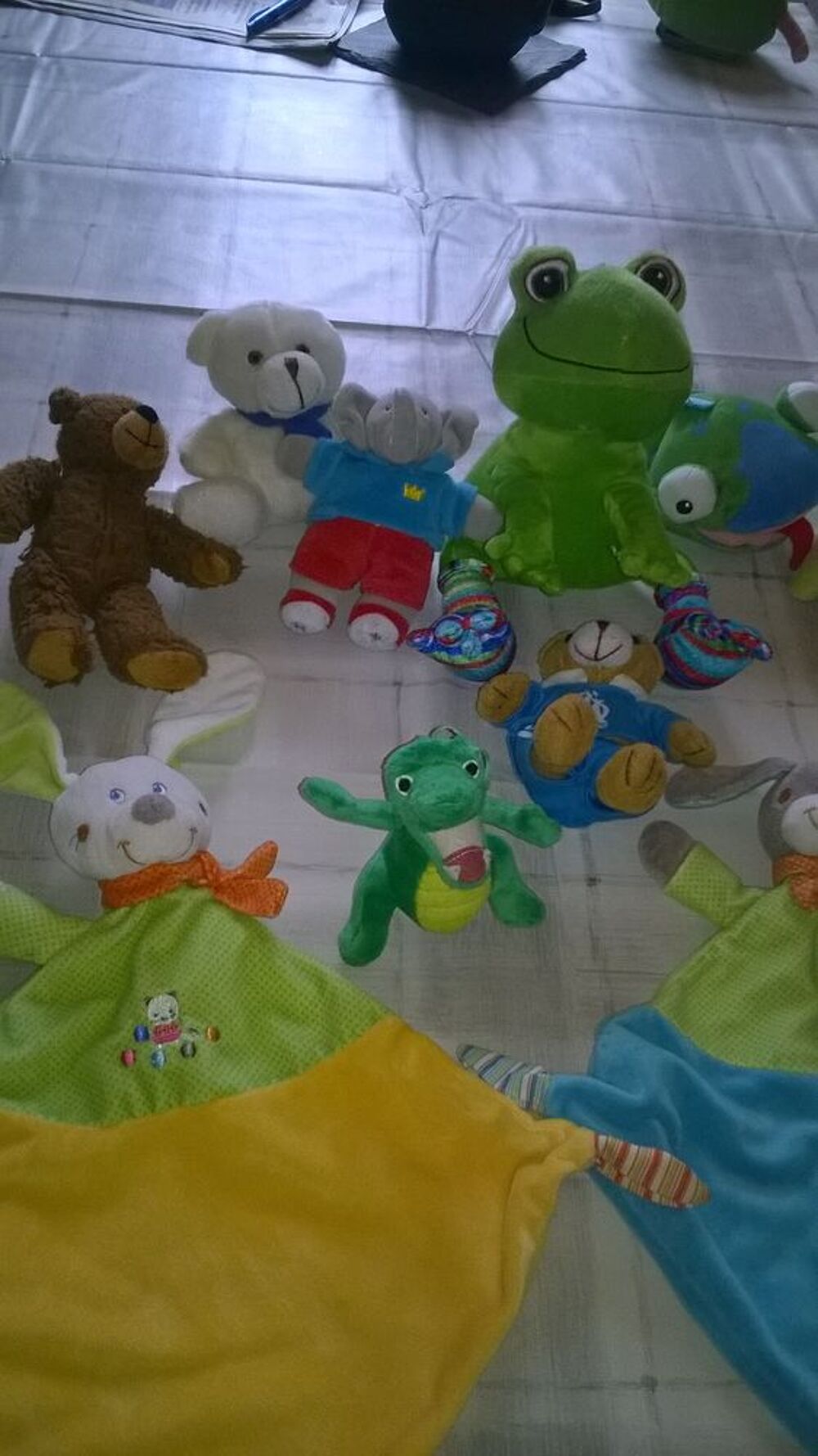 13 Peluches + 1 offerte
Excellent etat
Lave et propre
1 T Jeux / jouets