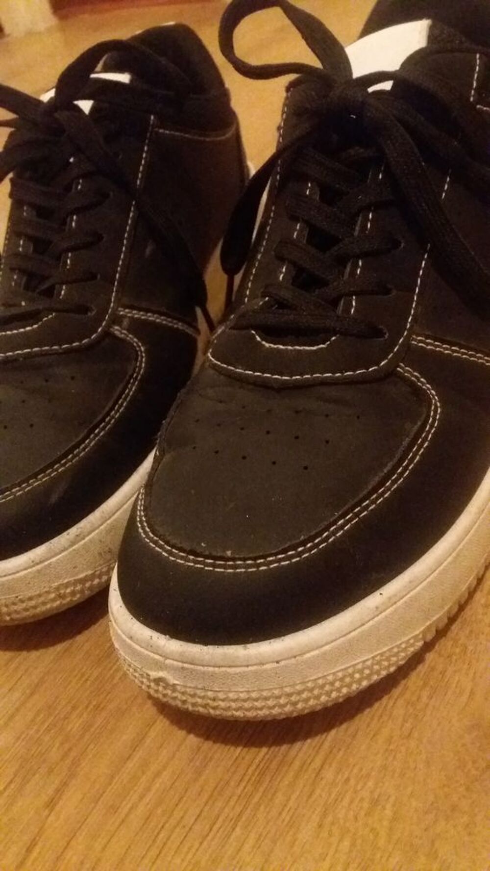 Baskets noires tr&egrave;s confortables T.43 Chaussures