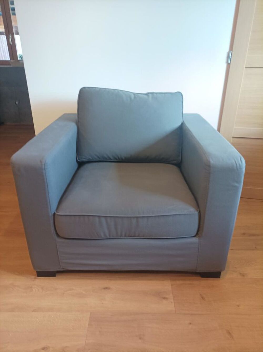Fauteuil tissu gris en parfait &eacute;tat. Meubles