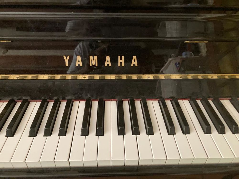 Piano droit d'&eacute;tude Yamaha noir Instruments de musique