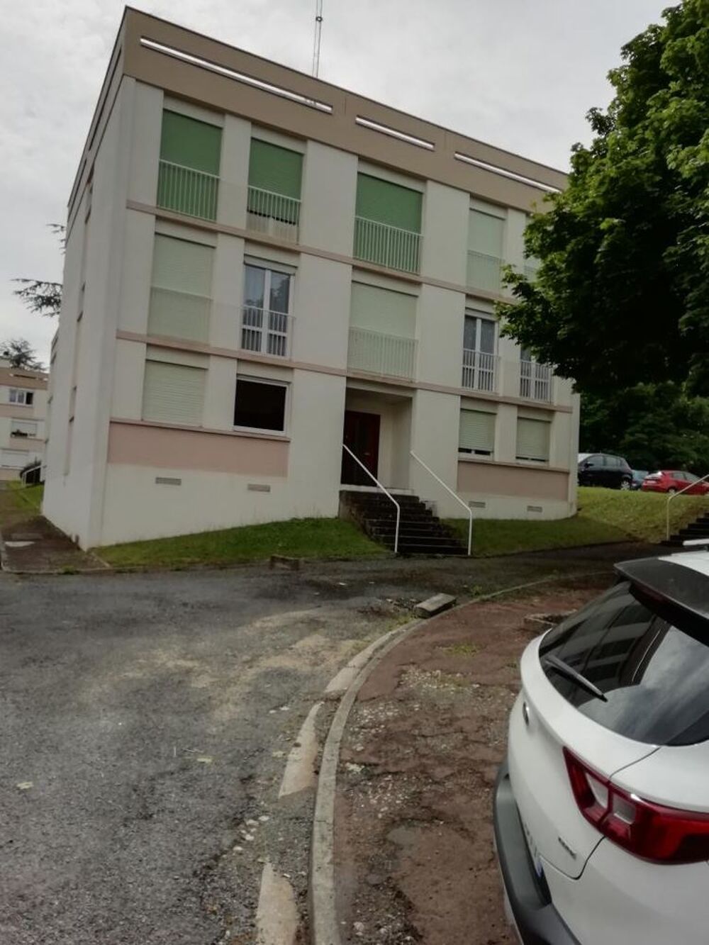 Location Appartement T2   de 48 m2  ... au calme loin des sentiers battus Poitiers