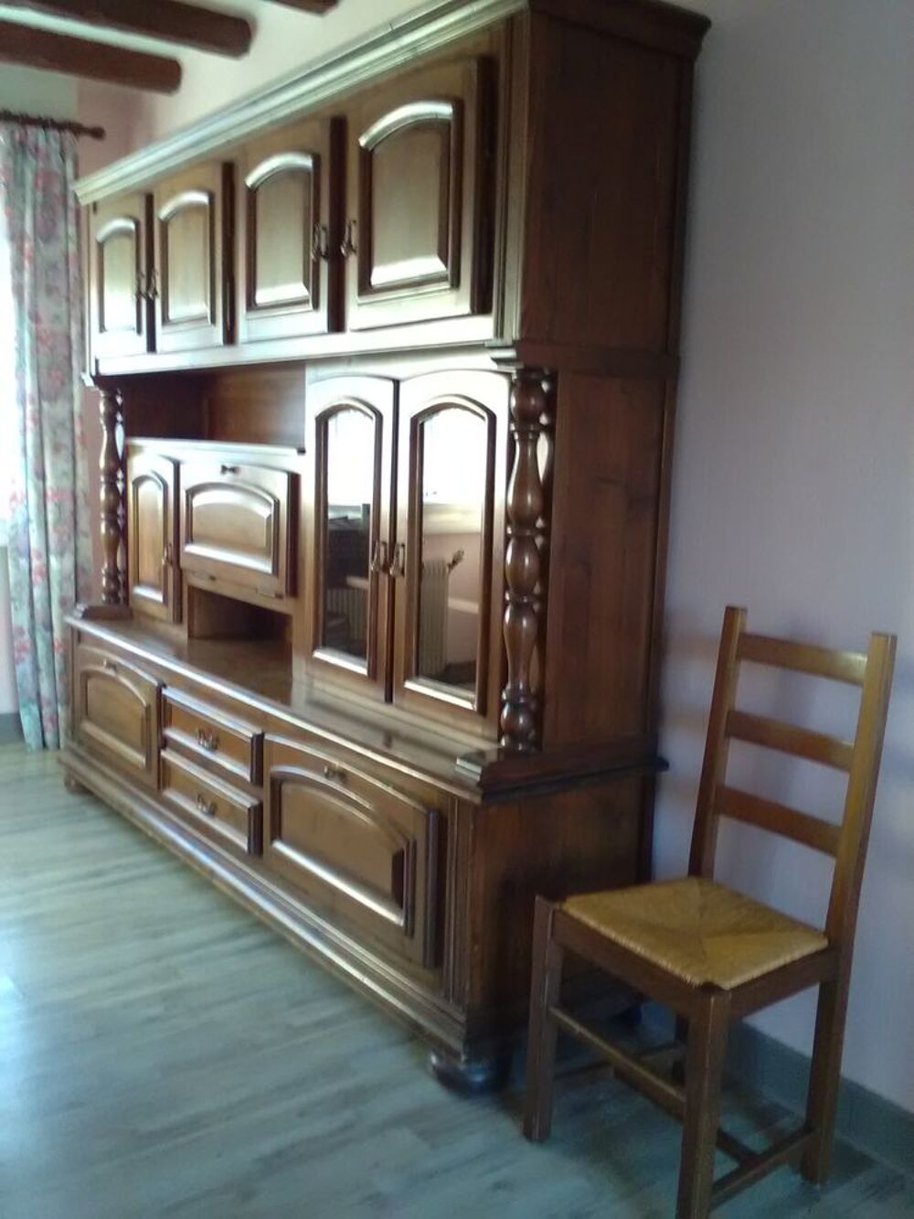 GRAND MEUBLE VAISSELIER / LIVING 
A DONNER - BON ETAT Meubles