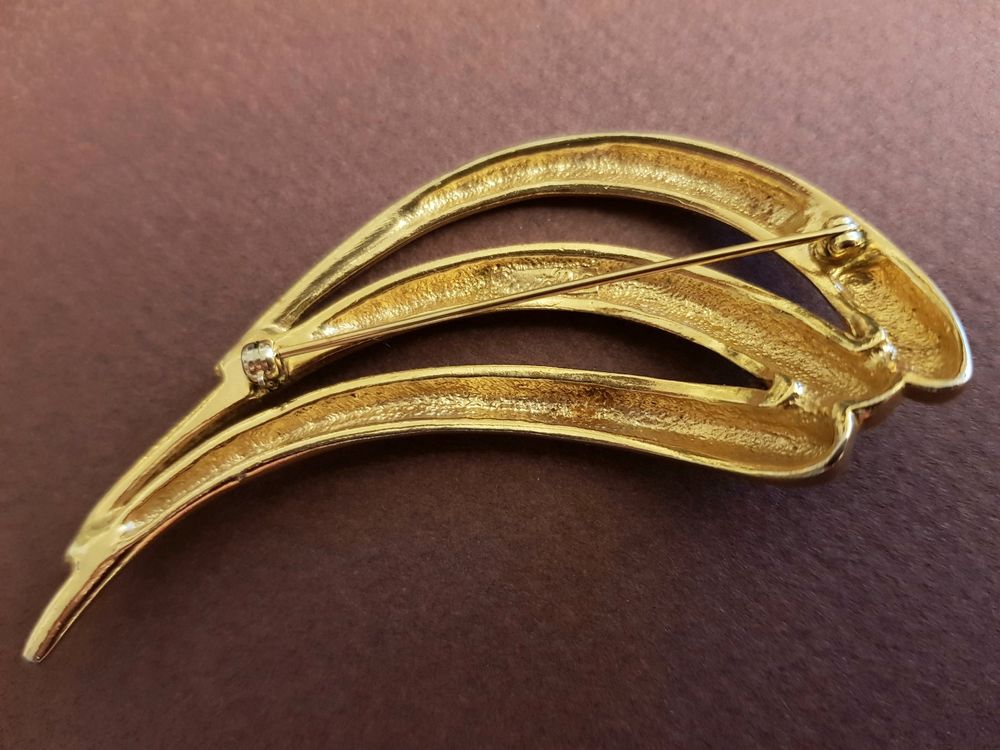 Broche dor&eacute;e VINTAGE, sign&eacute;e Bijoux et montres