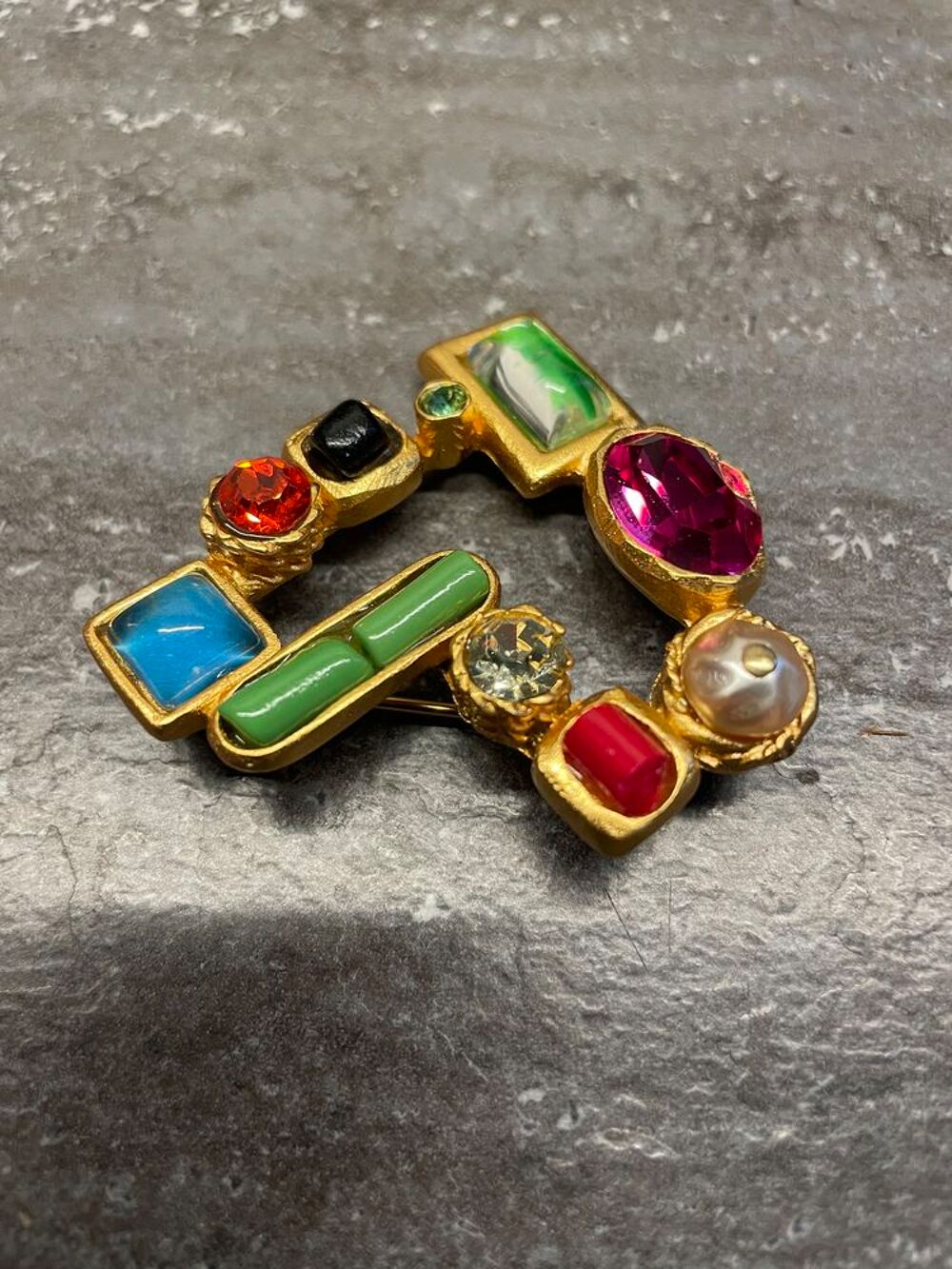Superbe Broche coeur dor&eacute; multicolore Christian LACROIX Bijoux et montres