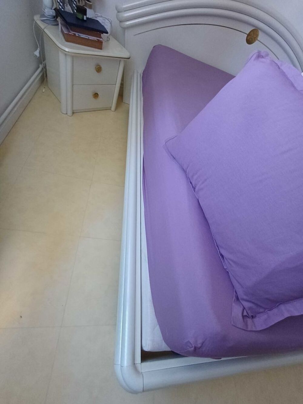 lit +sommier +2 chevets Meubles