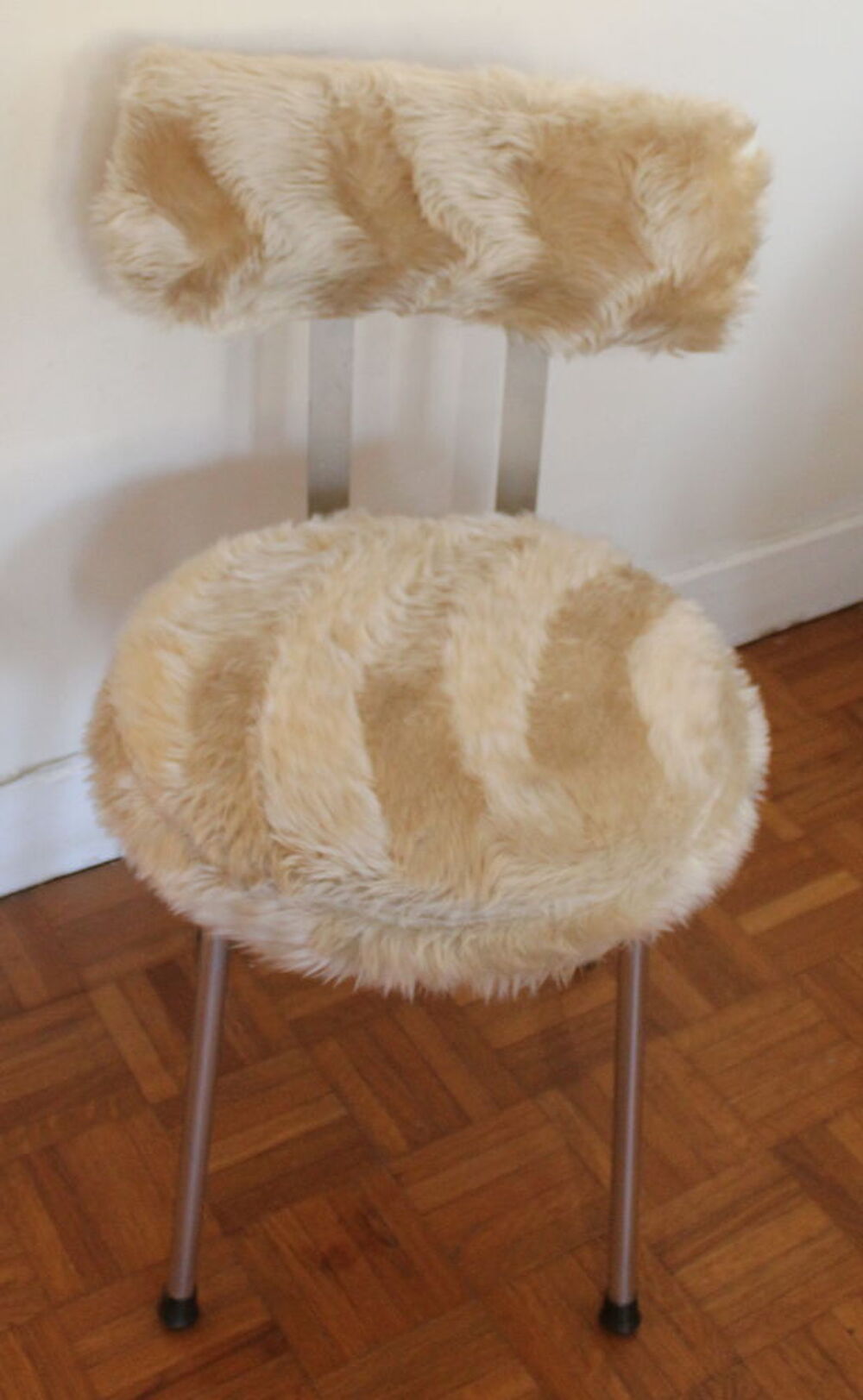Chaise poilue ou moumoute coiffeuse design 70's Pelfran Meubles
