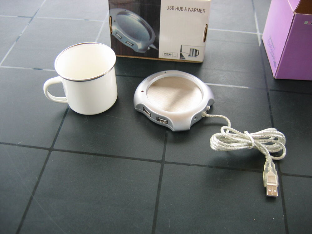 Tasse USB Connect&eacute;e Pour un Caf&eacute; Chaud. Décoration