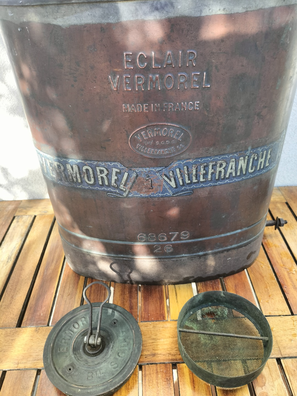 Pulv&eacute;risateur Varmorel en cuivre dans son jus Décoration