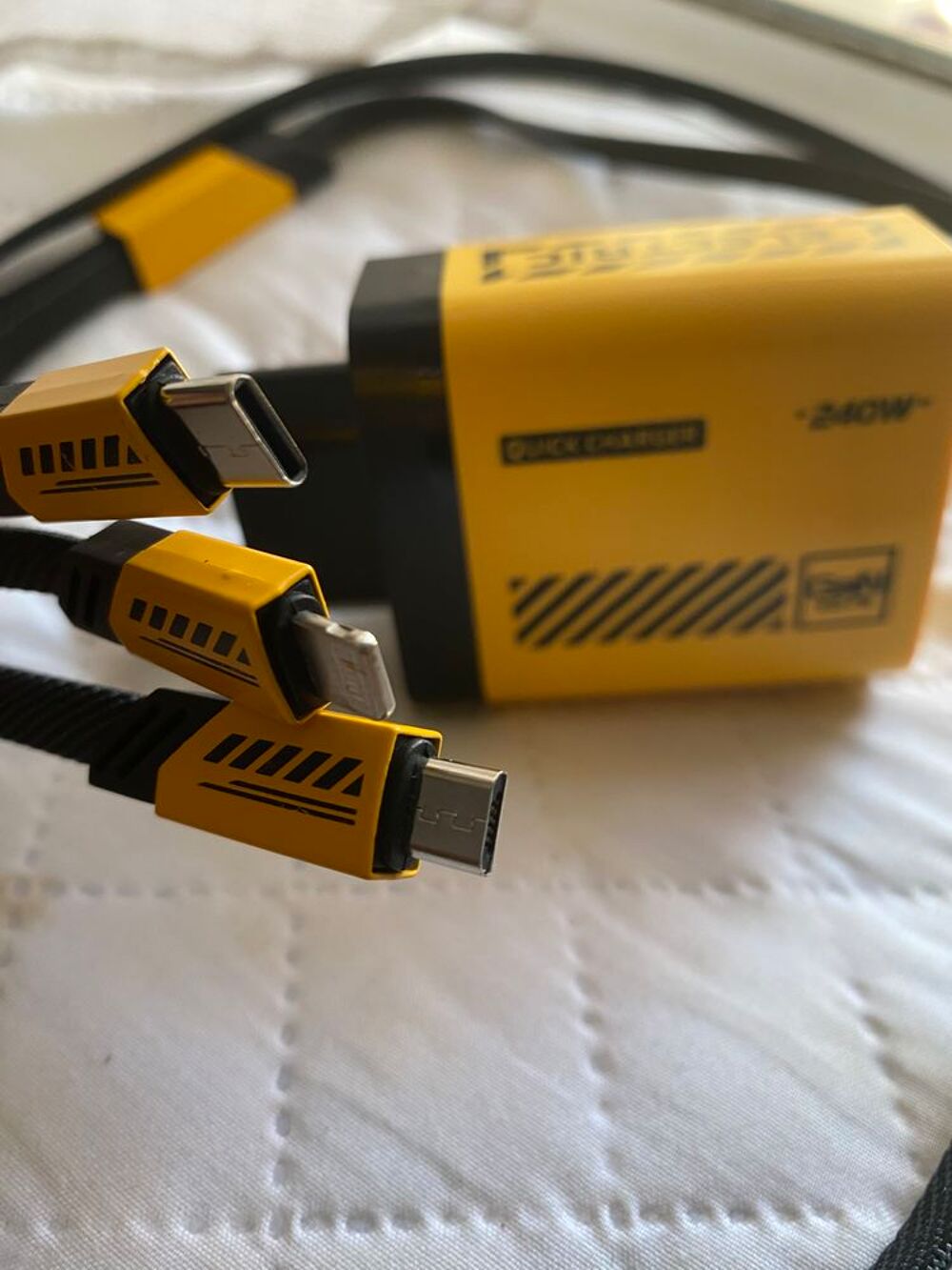 Chargeur 240w &amp; son c&acirc;ble de charge 240w Téléphones et tablettes