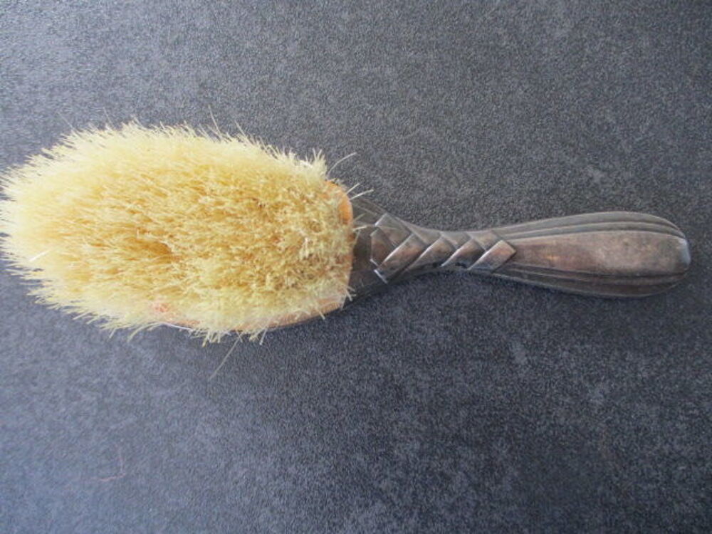 brosse cheveux b&eacute;b&eacute; Puériculture