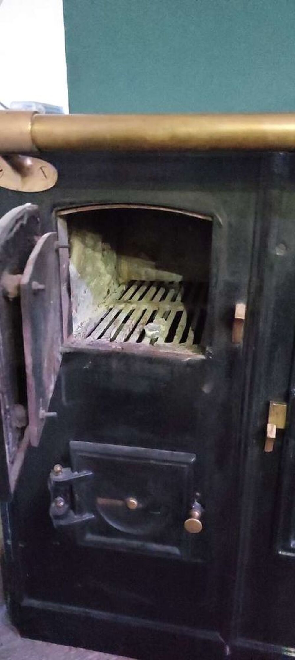 Cuisini&egrave;re &agrave; bois en fonte Hergom avec four. Excellent &eacute;tat Cuisine