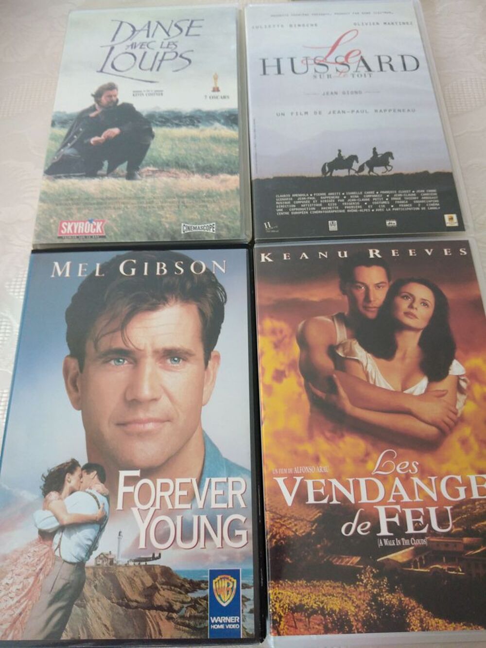 cassettes video CD et vinyles