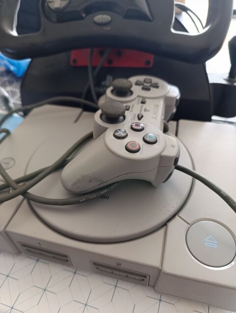 Console Sony PlayStation grise avec manette et volant 150 Carhaix-Plouguer (29)