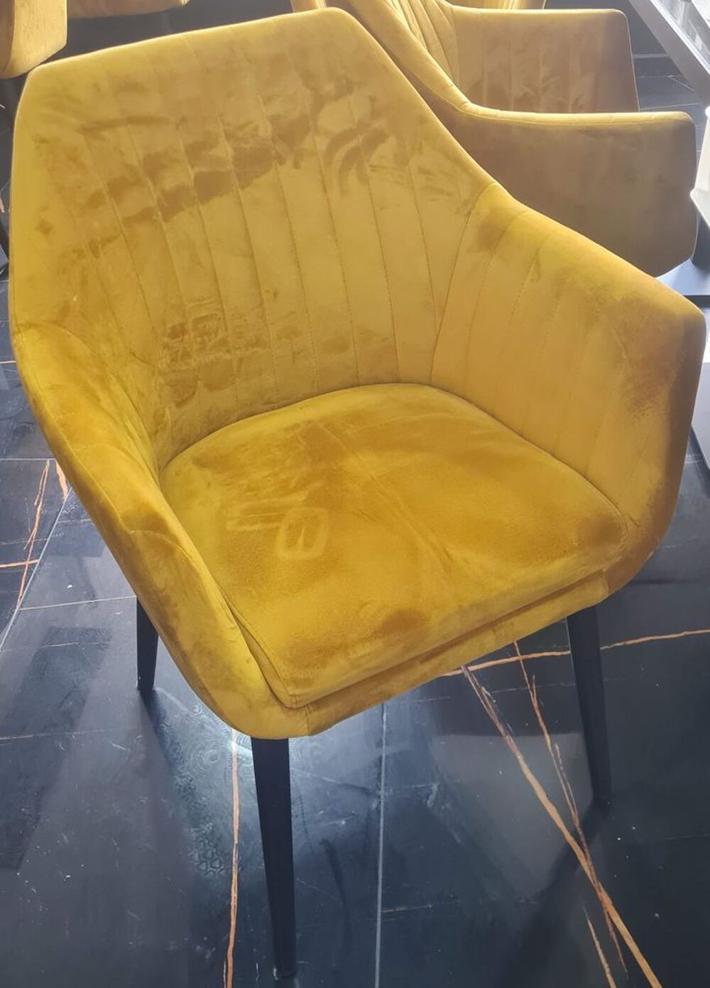 Chaises Fauteuils Jaunes Pi&egrave;tement Noir Meubles