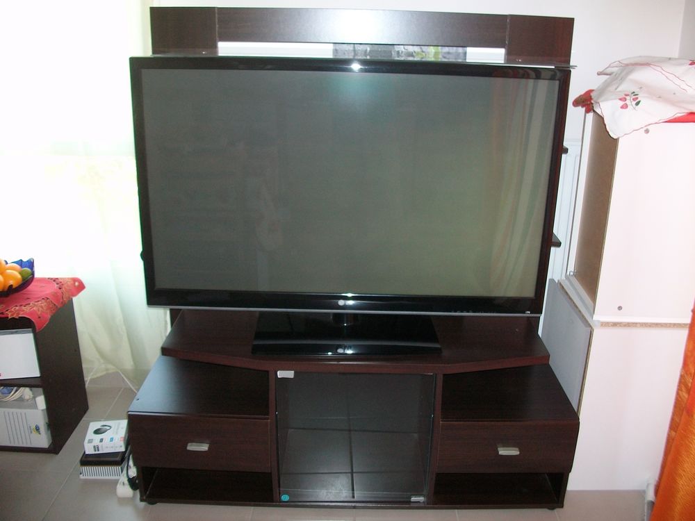 MEUBLE TELE
PRIX 20 EUROS.
TEL 0612909032 Meubles
