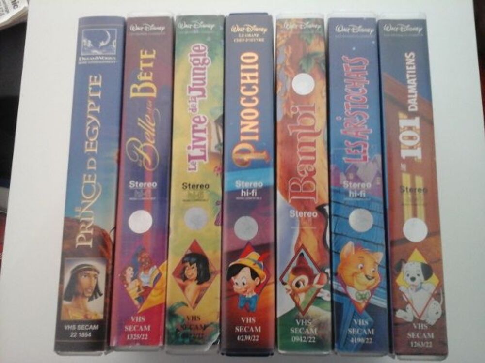 Lot de cassettes vid&eacute;o Walt Disney DVD et blu-ray