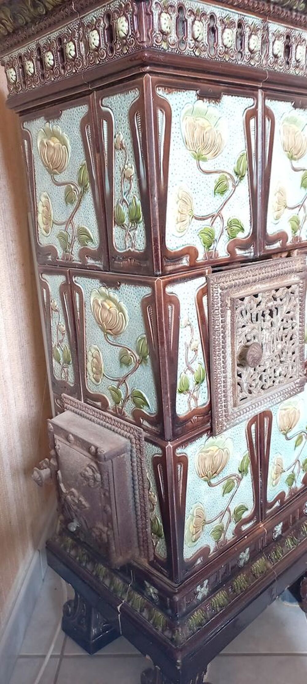 Po&ecirc;le &agrave; bois lorrain ancien avec carreau barbotine Décoration