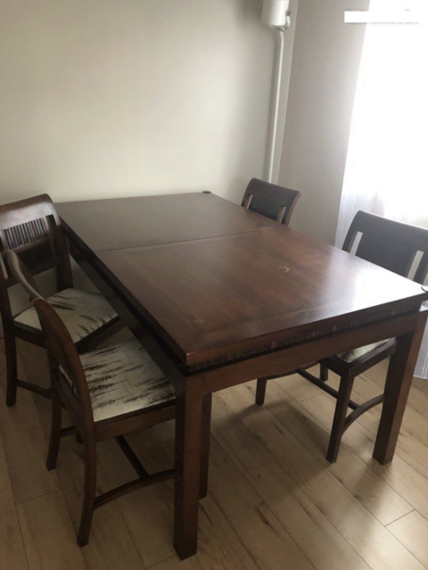 Table de salle à manger avec 4 chaises - La Maison Coloniale 380 Alfortville (94)