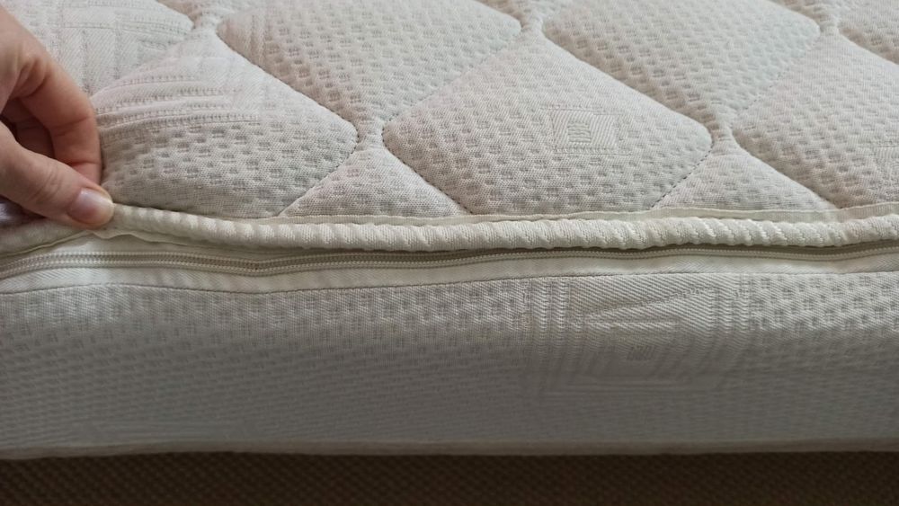 Canap&eacute;- lit avec bon matelas Simmons Meubles