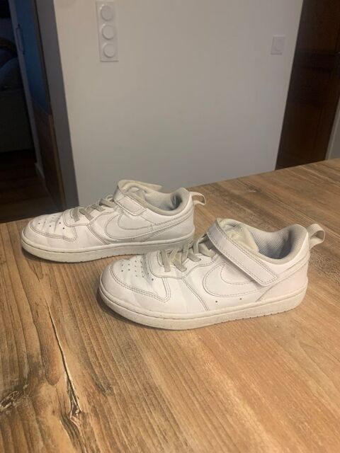 Basket à scratch enfant fille     Nike    4 Saleilles (66)