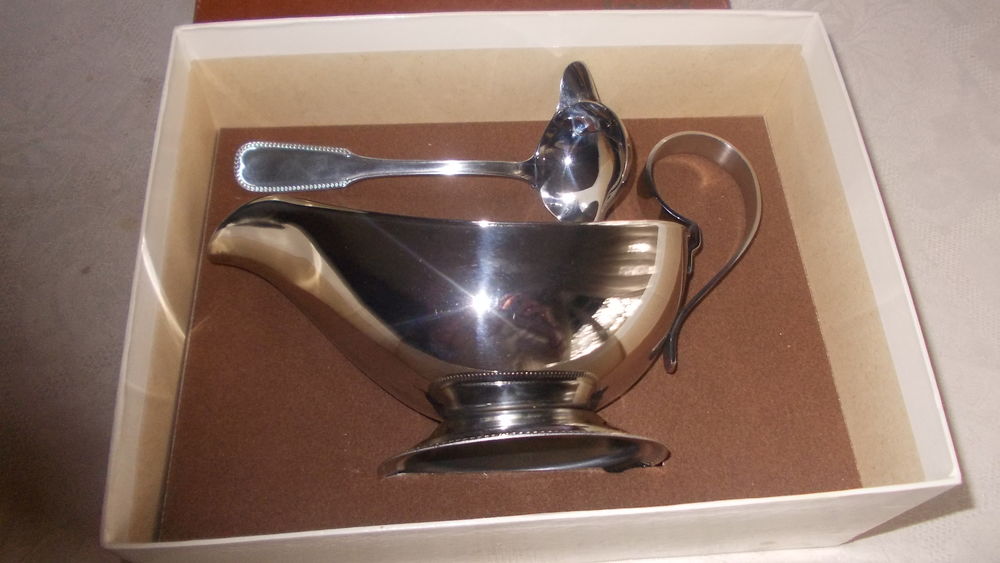 Sauci&egrave;re inox et sa louche
Electroménager