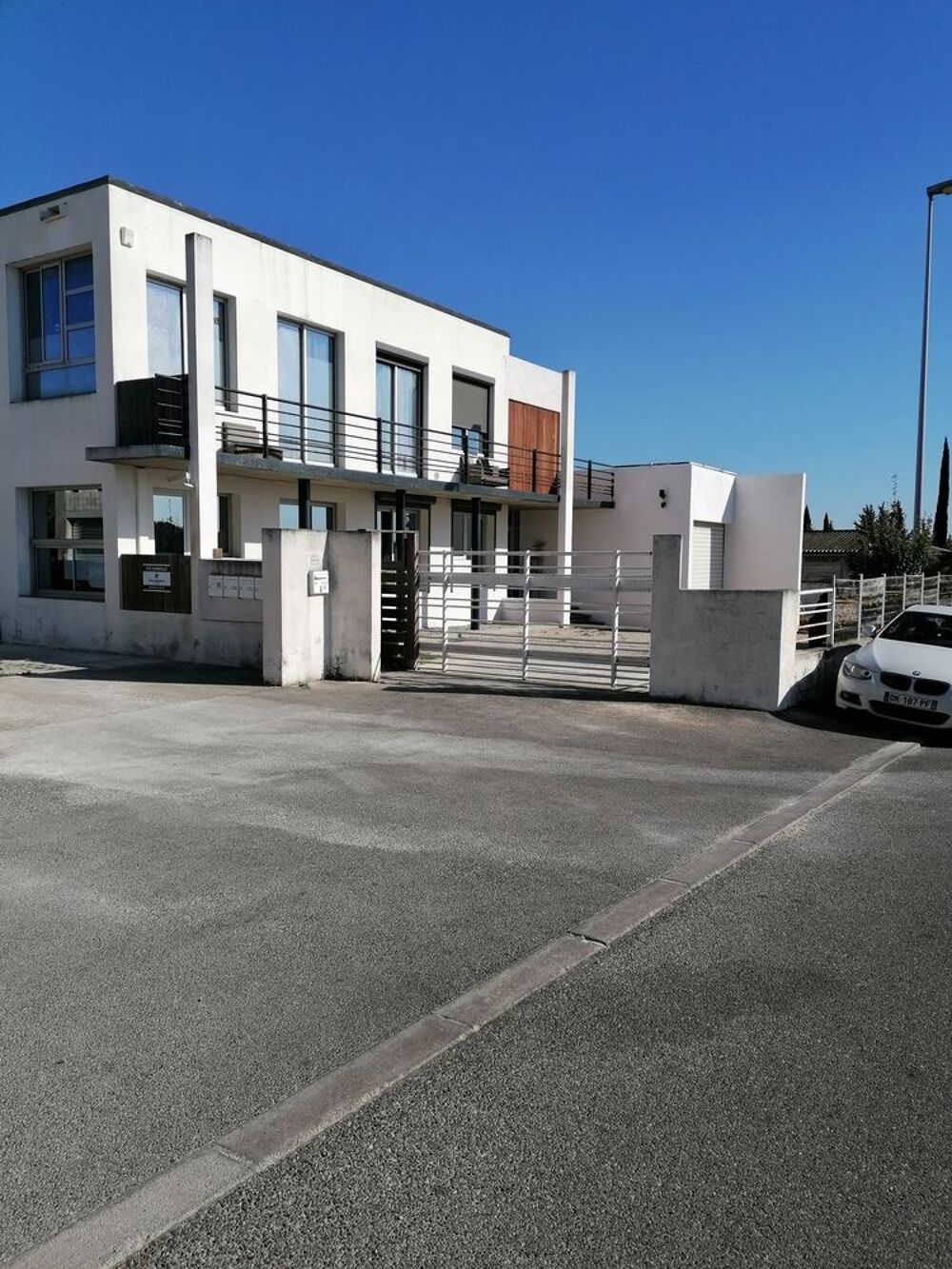 Location Maison Maison contamporaine Éguilles